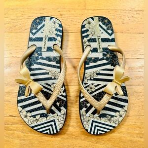Ipanema Gold & Black Flip-Flops with Bow Detail Women’s size 4